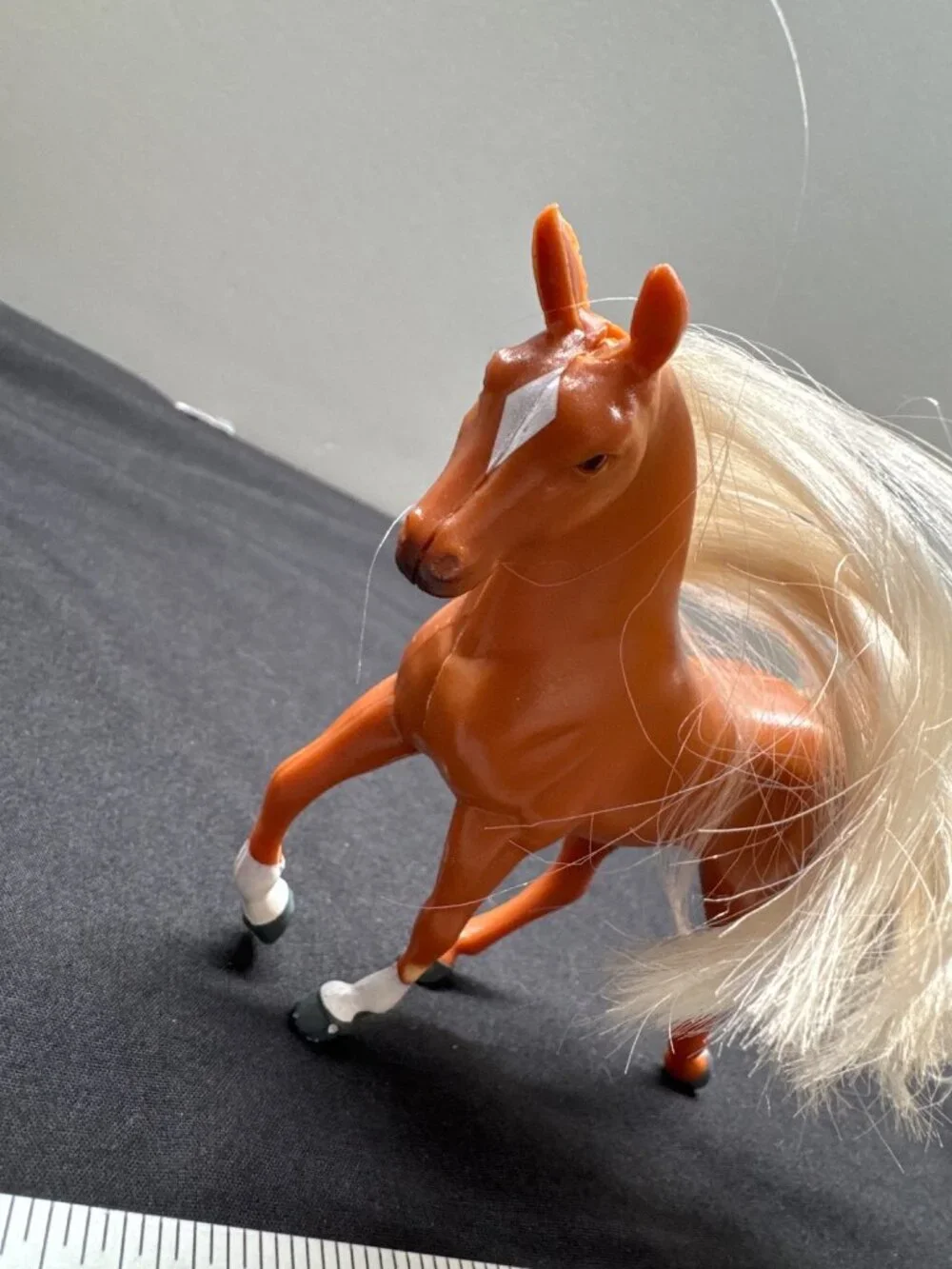 Vintage Plastic Toy 5 Horses With White Mane & Tail 5
